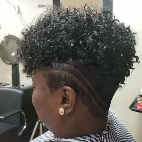 Curly shortcut using jerry curl #shorthairstyles #shortcuts #miamihairstylist Short Jerry Curl Hairstyles, Jerry Curl Hairstyles, Curled Bob Hairstyle, Quickweave Hairstyles, Jerry Curl Hair, Curl Hairstyles, Jerry Curl, Curl Styles, Au Naturale