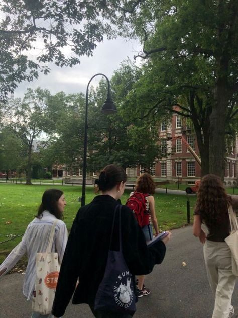 French Student Aesthetic, College Vision Board, College Motivation, College Survival, French Braids, College Aesthetic, Life Vision Board, Dream College, Uni Life