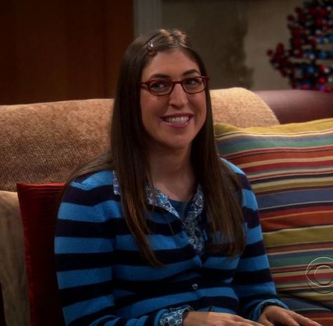 ~Big Bang Theory Icons Big Bang Theory Costumes, Big Bang Theory Series, Melissa Raunch, Big Bang Theory Actress, Amy Farrah Fowler, The Bigbang Theory, Plain Cardigan, Mayim Bialik, Elle Woods