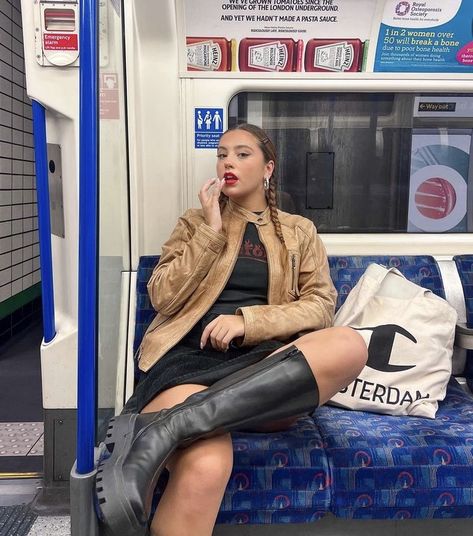 London Tube Photoshoot, London Selfie, Inspi Photo, Carol Kirkwood, London Boy, London Tube, Fashion Gal, London Trip, London Baby