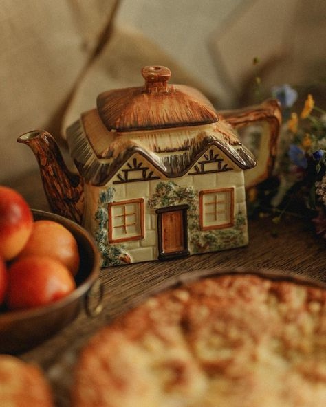 Cottage Mansion, Cozy English Cottage, Beatrice Potter, Fairytale Cottage, Storybook Cottage, Hobbit Hole, Cottage In The Woods, Small Cottage, Hearth And Home