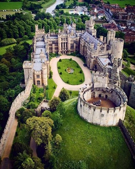 Arundel Castle | Ancestral Home of The Dukes Of Norfolk Castle England, Arundel Castle, Chateau Medieval, English Castles, Medieval Fortress, Castle Mansion, Sussex England, Chateau France, Fantasy Castle