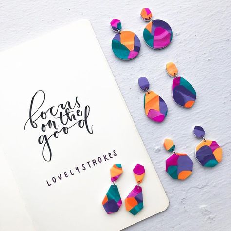 Painted Jewellery, Handlettering Calligraphy, Unique Handcrafted Jewelry, Trendy Jewerly, Tanah Liat, Polymer Earrings, Polymer Clay Jewelry Diy, Painted Jewelry, Hand Painted Jewelry