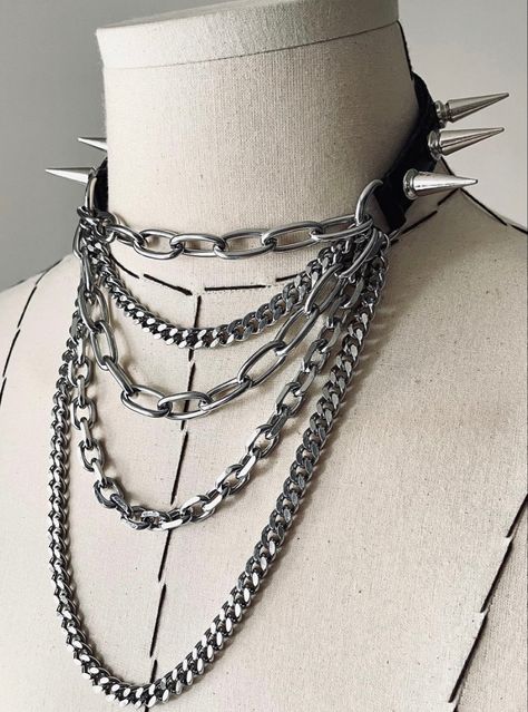 Stile Punk Rock, Jóias Body Chains, Goth Accessories, Chainmail Jewelry, Stacked Necklaces, Goth Jewelry, Punk Jewelry, Alt Fashion, Funky Jewelry