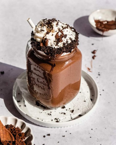 Chocolate Milkshake without Ice Cream - Wholefood Soulfood Kitchen Chocolate Milkshake Without Ice Cream, Choc Milkshake, Milkshake Without Ice Cream, Milkshake Aesthetic, Healthy Chocolate Milkshake, Milkshake Ideas, Cookie Milkshake, Healthy Summer Treats, Milkshake Recipe Chocolate