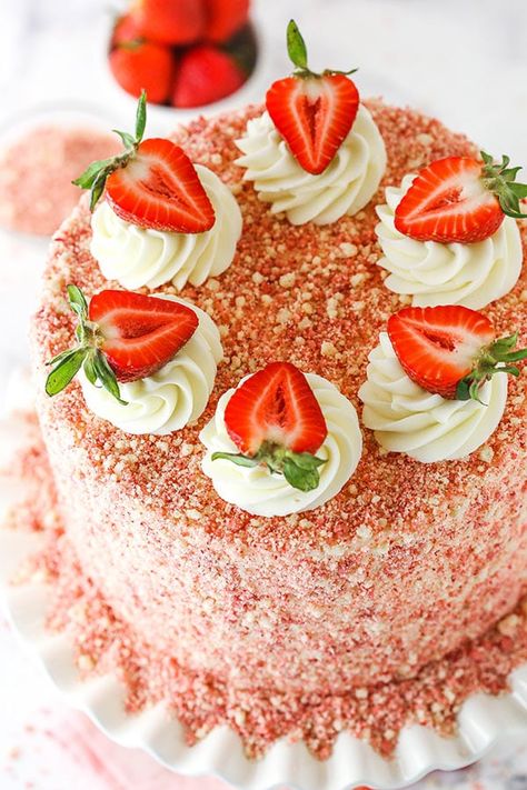 Strawberry Shortcake Flavored Cake, Vanilla And Strawberry Cake, Strawberry Shortcake Recipe, Shortcake Recipe, Strawberry Frosting, Strawberry Buttercream, Smooth Cake, Freeze Dried Strawberries, Dried Strawberries