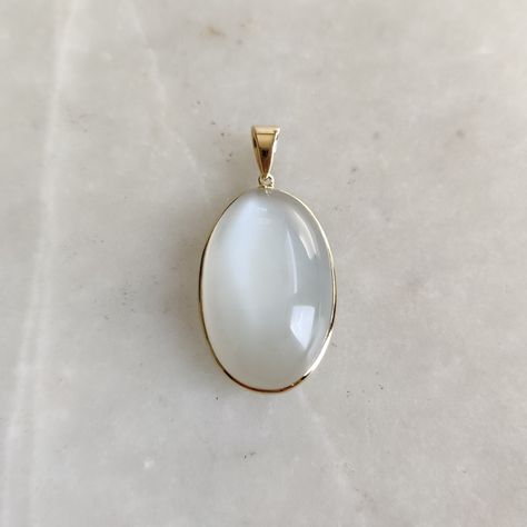 ITEM DESCRIPTION: >>The pendant is made from Solid 14K Yellow Gold. Gemstone used is absolutely natural and ethically sourced.  >>Natural White Moonstones in cabochon cut and oval shape with bezel setting are studded on it with utmost precision.  >>This is a minimalist design and is absolutely hassle-free and everyday jewelry.  ✓ Gem: White Moonstone ✓ Gem size: 18x28 mm oval ✓ Gem weight: 31.48 carats ✓ Gold purity: 14K (58.33% approx.) ✓ Gold weight: 0.78 grams  ✓ Gross weight: 7.08 grams The Gold purity is guaranteed and it comes with authentic 14K gold hallmark. Since these Pendants are handmade, they are Nickel/Lead FREE.  CUSTOMIZATION: --> You can choose your own gemstone as well. --> Main Gemstone can be substituted with the gem of your choice. --> Kindly drop a message for the sam Wizard Jewelry, Ethereal Jewelry, Rainbow Moonstone Necklace, Handmade Jewelry Box, Glass Beads Jewelry, Inner Wisdom, Moonstone Crystal, White Moonstone, Bezel Pendant