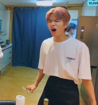 Mings-ly 🥟☀️ on Twitter: "Kim Seungmin, the living meme a thread @Stray_Kids 🐶… " Skz Meme, Seungmin In The Building, Stray Kids Memes, Skz Memes, Savage Kids, Kid Memes, Stray Kids Seungmin, Kim Seungmin, Kids Icon