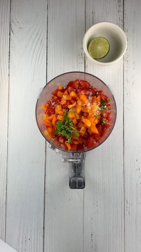 Salsa Ingredients ready to be pulverized - perfect for a delicious low FODMAP snack. #lowfodmap #fodmaprecipes #salsa Low Fodmap Snack, Low Fodmap Appetizers, Snacks Homemade, Low Fodmap Vegetables, Low Fodmap Snacks, Fodmap Friendly Recipes, Fodmap Snacks, Homemade Salsa Recipe, Salsa Ingredients