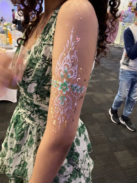 Arm Makeup Art, Fairy Face Painting, Arm Face Paint Ideas, Face Paint Designs On Arm, Festival Body Painting, Arm Face Painting, Face Paint Arm Art, Halloween Face Paint Designs, Face Mask Design Ideas