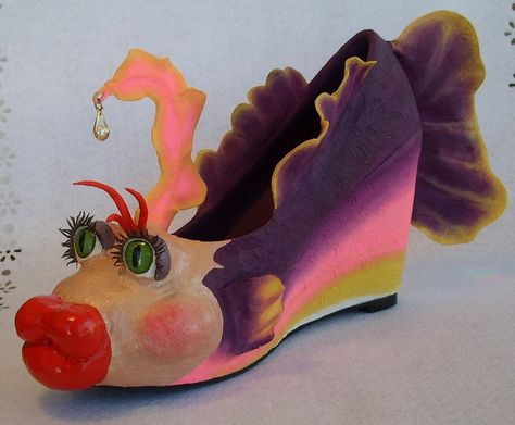 Paper Mache Fish | Paper Mache Fish Shoe by siestasue, via Flickr | Mixed media Muses Shoes, Funny Shoes, Creative Shoes, Ugly Shoes, Funky Shoes, Unique Shoes, Shoe Art, Crazy Shoes, Paper Mache