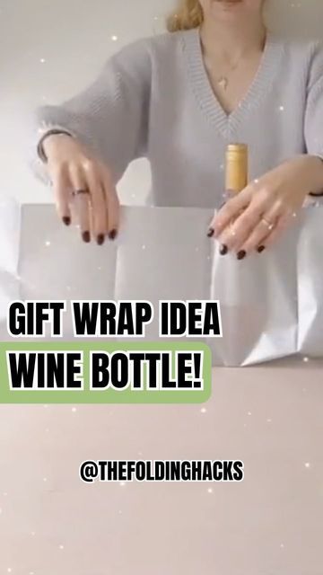 Wrapping Wine Bottles Gift Ideas, Effective Spaces, Wine Bottles Gift Wrap, Bottle Gift Wrapping, Folding Hacks, Elegant Gift Wrapping, Wine Bottle Gift, Gift Wrapper, Wine Drinkers