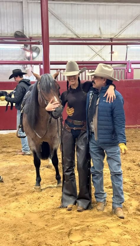 Bella Hadid Cowgirl, Horse Rider Outfit, Bela Hadid, Western Horse Riding, Horse Riding Outfit, Baby Bells, Bella Hadid Outfits, Bella Hadid Style, Hadid Style