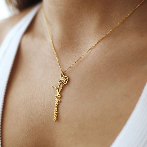 Poppy Flower Necklace, Necklace Name Design, Flowers January, January Carnation, Snake Ring Gold, February Birth Flowers, Necklace With Name, Accessory Inspo, Birth Flower Necklace