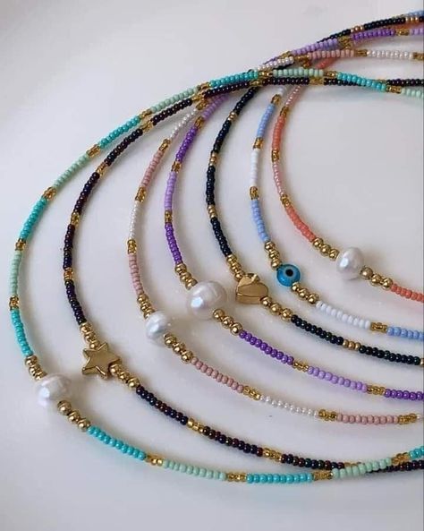 Popular Necklaces 2023, Preppy Jewelry, Beaded Jewelry Necklaces, Beaded Necklace Designs, Beaded Necklace Diy, Beads Bracelet Design, Jewelry Accessories Ideas, Handmade Wire Jewelry, Beaded Bracelets Diy