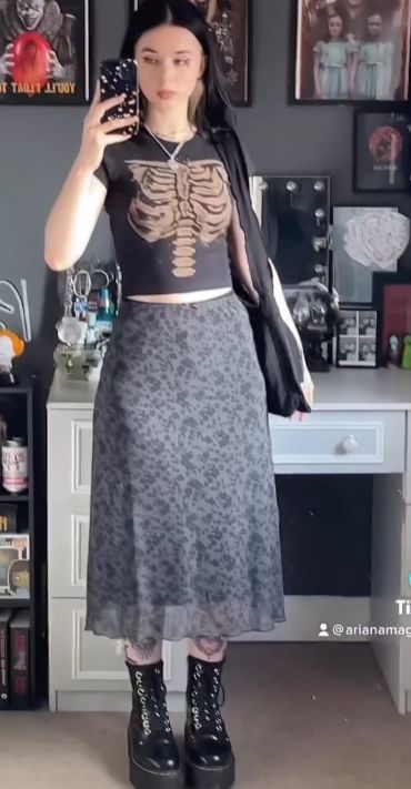 Maxi Skirt Outfit Alternative, Alt Maxi Skirt, Black Floral Maxi Skirt Outfit, Whimsigoth Skirt Outfit, Alt Maxi Skirt Outfit, Granola Goth Aesthetic, Alt Long Skirt Outfits, Grunge Maxi Skirt Outfits, Fem Grunge Outfits