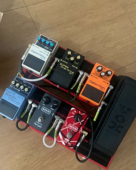 Wooden Pedalboard, Guitar Amp Stand, Bass Guitar Chords, Guitar Pedal Board, Guitar Pedal Boards, Amp Stand, Pedal Boards, Guitar Aesthetic, Future Aesthetic