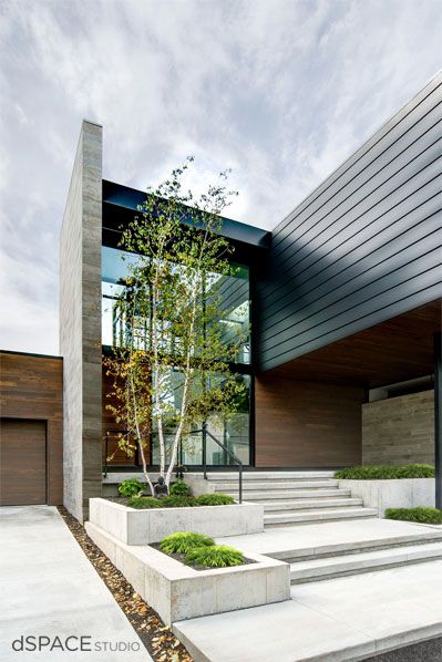 dSPACE Wisconsin Modern Riverfront- Modern entry, large windows, concrete steps Front Yard Decor, Modern Front Yard, Modern Entrance, Exterior Stairs, Front Yard Design, Concrete Steps, Entrance Design, House With Porch, Design Exterior