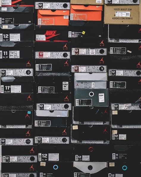 Boxes on boxes Sneaker Head