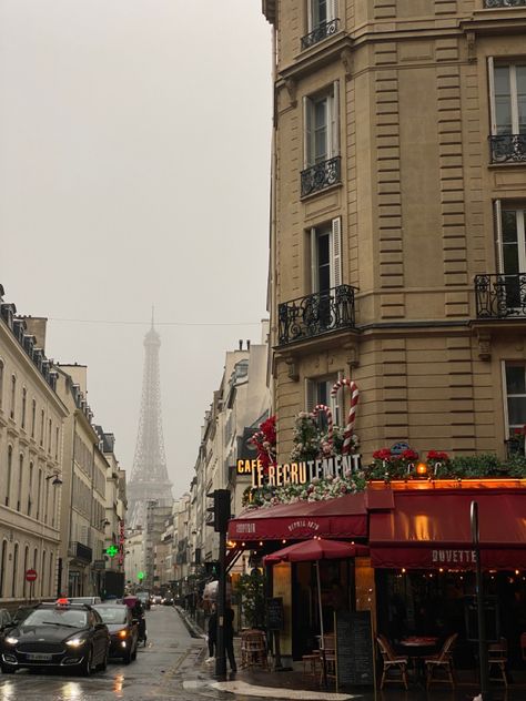 christmas in paris 🎄🎅🏼 #paris #parisianlife #parisian #christmasdecor #christmasaesthetic #winteraesthetic Xmas In Paris, Parisian Christmas Aesthetic, Paris In December Aesthetic, Paris December Aesthetic, Paris Aesthetic Christmas, Paris During Christmas, Paris At Christmas Time, Paris Christmas Aesthetic, Paris In Christmas