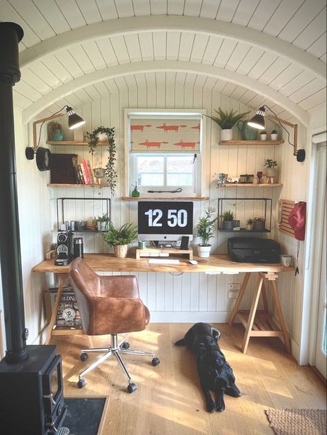 How to Create a Home Office that Fills You with Joy Home Office Shed, She Shed Office, Garden Office Shed, Home Ideas Kitchen, Summer House Interiors, Cabin Office, Tiny Home Office, Office Shed, Shed Office