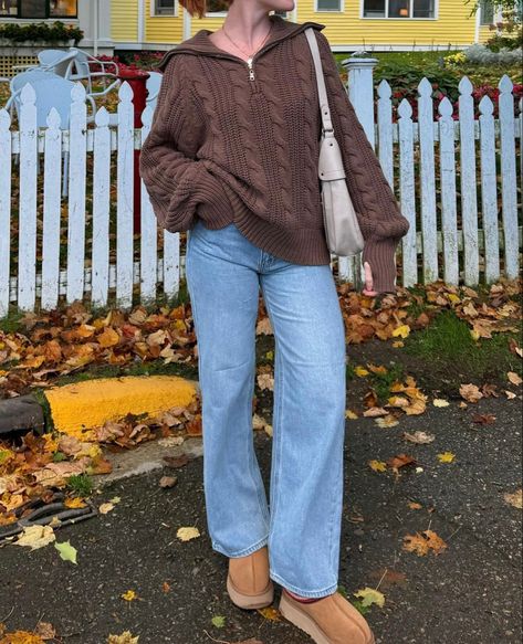 Basic Uni Outfits, Outfits For Cold Days, Winter Outfit Comfy, Neumel Uggs, Cozy Sweater Outfits, Neutral Winter Outfit, Cozy Sweaters Outfits, Fall Aesthetic Outfit, Outfit With Uggs