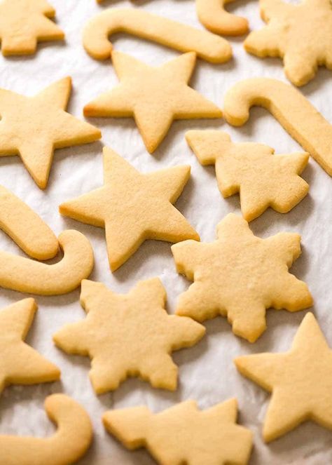 Photo of plain sugar cookies with no frosting Vanilla Biscuit Recipe, Vanilla Biscuits Recipe, Angel Cookies Recipe, Vanilla Christmas Cookies, Xmas Biscuits Recipe, Easy Christmas Biscuits, Sugar Cookie Recipe Uk, Plain Cookie Recipe, Christmas Cut Out Cookies