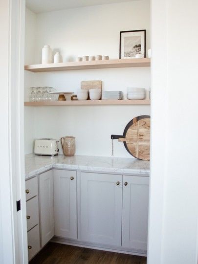 Latest Kitchen Trends, Shelf System, Pantry Shelf, Kitchen Trends, Clever Storage, Shelf Styling, Kitchen Pantry, Rustic Kitchen, Contemporary Kitchen