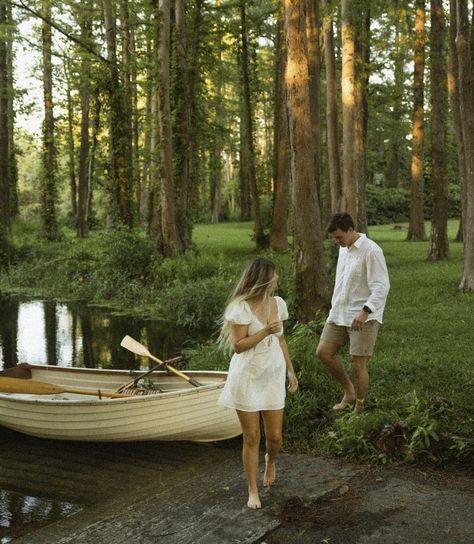 Fort Fisher Engagement Photos, Rowboat Photoshoot, Canoe Photoshoot, Kayak Photoshoot, Fishing Engagement Photos, Couples Picnic, Lake Engagement Pictures, Cottagecore Photoshoot, River Photoshoot