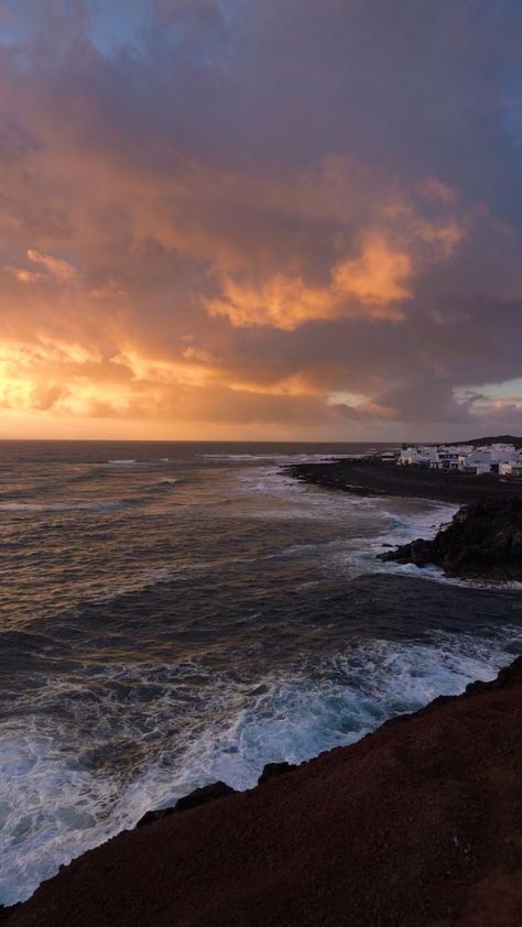 The Ring Of Fire [Video] in 2021 | Ocean sunset photography, Sunset photography, Beautiful photos of nature Nature Clips, Places Video, Sea Clip, Pretty Videos, Wallpaper Aesthetics, Söt Katt, Beautiful Locations Nature, Beautiful Places Nature, Aesthetic Photography Nature