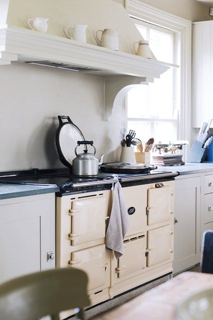 See all our stylish kitchen design ideas, including this kitchen made by Plain English featuring a cream Aga. Aga Kitchen, Plain English Kitchen, Stylish Kitchen Design, English Kitchens, Country Style Kitchen, Range Cooker, Kitchen Diner, Stylish Kitchen, Kitchen Style