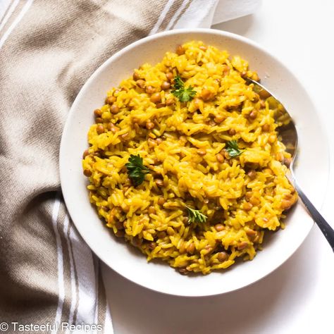 Quick Caribbean Yellow Rice and Peas Rice And Peas Recipe, Rice And Pigeon Peas, Caribbean Rice, Yellow Rice Recipes, Peas Recipe, Pigeon Peas, Caribbean Cuisine, Caribbean Food, Yellow Rice