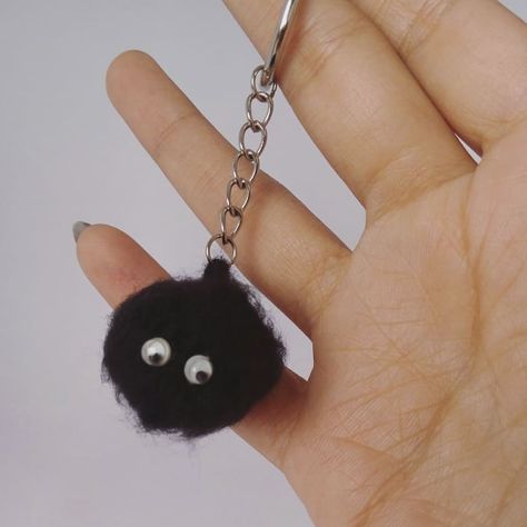 Llavero de Susuwatari Disponible para encargo 👀 *ENCARGOS POR MENSAJE PRIVADO. . . . #miterapia #mytherapy #tejido #crochet #ganchillo… Marcy Wu Keychain, Drop Earrings, Instagram