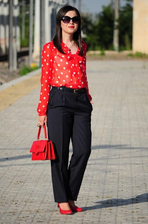 retro polka dots shirt Polka Dot Shirt Outfit, Kate Middleton Style Outfits, Modcloth Style Gallery, Office Casual Outfit, Everyday Fashion Outfits, Pantalon Large, Vintage Pants, Fashion Gallery, Work Outfits Women