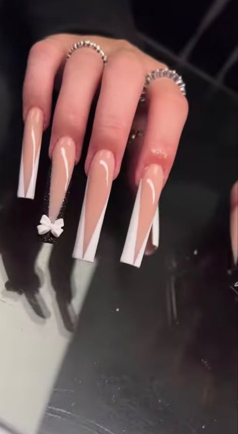 Long Coffin Nails Acrylics, Long French Tip Acrylic Nails, Long Simple Nails, Long Elegant Nails, Long Nails French Tip, V French Nails, White Long Nails, V French Tip, French Tip Long