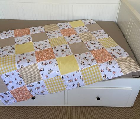 Winnie the Pooh Patchwork Baby Blanket Baby Shower Neutral - Etsy Winnie The Pooh Baby Quilt, Winnie The Pooh Bedding, Baby Shower Neutral, Pixel Quilting, Patchwork Baby Blanket, Baby Gifts To Make, Diy Baby Blanket, Winnie The Pooh Nursery, Patchwork Baby