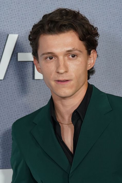 instagram: tomholland.uk Tom Holland New Hair, Tom Holland Hairstyle, Tom Holland Jawline, Tom Holland Hair, Tom Holland Facial Hair, Tom Holland Haircut, Dp Insta, Tom Holland With Mustache, Tom Holland With A Beard