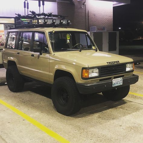 Trooper Mafia on Instagram: “Super clean trooper from @tabithathetrooper #isuzutrooper #troopermafia #catunedlifestyle #catunedoffroadapproved #trooper #isuzu…” Isuzu Bighorn, Kijang Super, Japanese Vehicles, Super Troopers, Isuzu Trooper, Overland Truck, Suv 4x4, Lovely Car, Overland Vehicles