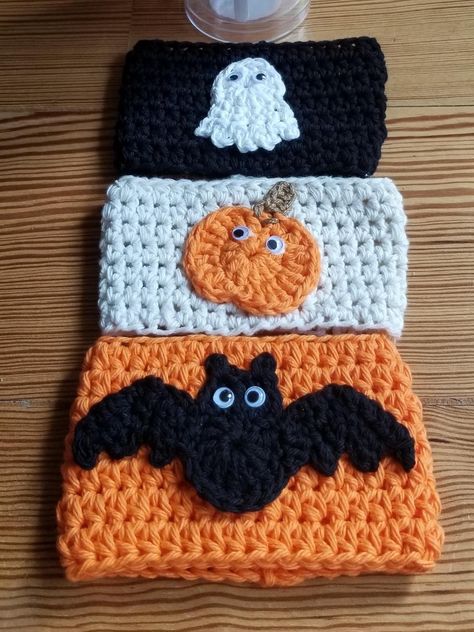 Halloween-Themed Crochet Cotton Cup Cozy  Choose from bat, ghost or pumpkin crochet appliques with google eyes! Fits large go-cups All handmade in 100% cotton yarn If you would like one of these in a different color, I'm open to discussing a custom order. Crochet Halloween Gifts, Crochet Gifts Patterns, Crochet Fall Cup Cozy, Easy Small Crochet, Crochet Cotton Yarn Projects, Crochet Kitchen Items, Halloween Crochet Projects, Crochet Candy Corn Cup Cozy, Crochet Halloween Cup Cozies