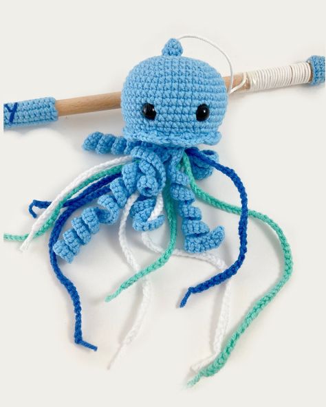 Crochet Octopus Cat Toy, Crochet Toys For Cats, Crochet Cat Toys Free Pattern, Cat Toys Crochet, Cat Toy Crochet, Crochet Pets, Crochet Cats, Pet Crafts, Knitted Bunnies