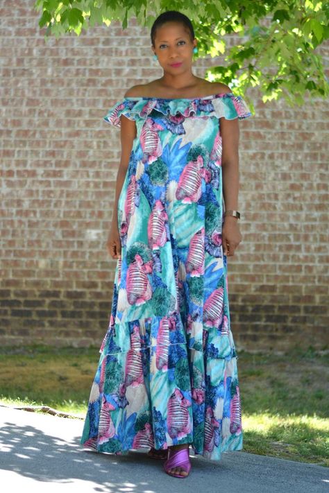 Refashion and downsizing of a vintage thrift store muumuu to a chic summer off the shoulder maxi dress. Dress Hawaiian Style, Simple Maxi Dress, Style Dress Patterns, Wedding Dress Sewing Patterns, Hawaiian Muumuu, Vintage Thrift Stores, Thrift Store Outfits, Fish Dress, Sewing Wedding Dress