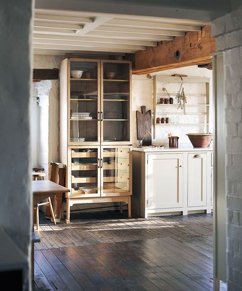 Unfitted Kitchen Ideas, Victorian Farmhouse Kitchen, Free Standing Kitchen Cabinets, Unfitted Kitchen, Small Round Table, Old To New, Rustic Country Kitchens, Barn Kitchen, Devol Kitchens