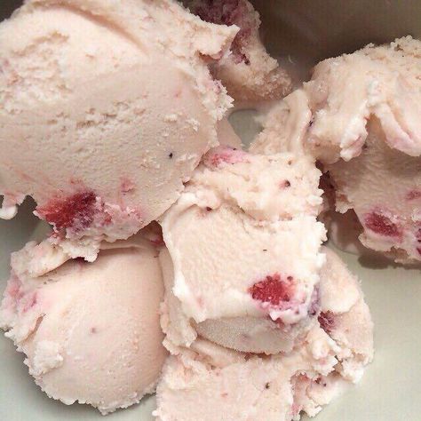 Cream Header, Ice Cream Banner, Cream Aesthetic, Pink Foods, Header Pictures, Think Food, Strawberry Ice Cream, Twitter Header, Pretty Food