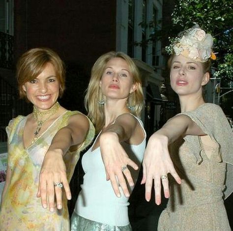 Mariska Hargitay, Stephanie March and Diane Neal showing off their beautiful rings Mariska Hargitay And Stephanie March, Stephanie March And Mariska Hargitay, Mariska Hargitay 90s, Casey Novak, Alex Cabot, Svu Funny, Law And Order Special Victims Unit, Alex And Olivia, Diane Neal