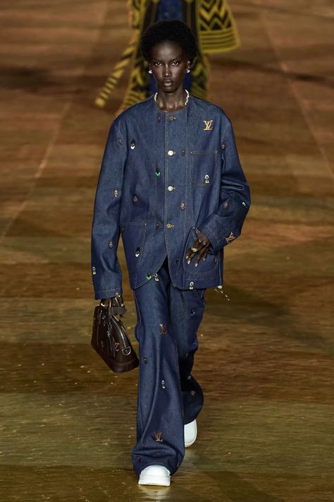 Anok Yai, 2024 Menswear, Louis Vuitton Collection, Blue Jean Outfits, Moda Paris, Louis Vuitton Fashion, Pharrell Williams, Louis Vuitton Men, Runway Collection