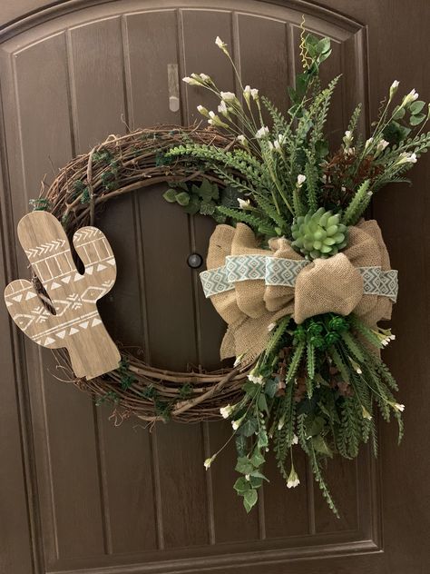 Desert Wreath Ideas, Lariat Rope Crafts, Cactus Wreath, Southwestern Christmas, Rope Wreaths, Desert Christmas, Western Wreaths, Rope Wreath, Christmas Wreath Craft