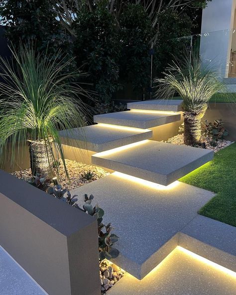 Home Inspo • Instagram Floating Steps Outdoor, Floating Stairs Outdoor, Front Steps Ideas Concrete, Floating Concrete Steps, External Steps, Luxury Pools Backyard, Outside Stairs, Coast Landscape, Landscape Stairs