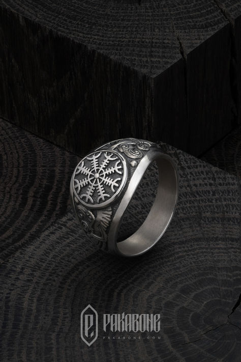 Channel the essence of Norse strength with our Viking Ring featuring the Helm of Awe and Odin's Ravens, Huginn and Muninn. Meticulously crafted from Italian silver-plated bronze, this symbolic piece is both captivating and powerful. An ideal accessory for men and women who appreciate Viking heritage. 🌌🔮 The Helm Of Awe, Viking Aesthetic, Viking Rings, Helm Of Awe, Odin's Ravens, Viking Culture, Norse Runes, Viking Ring, Modern Bracelets