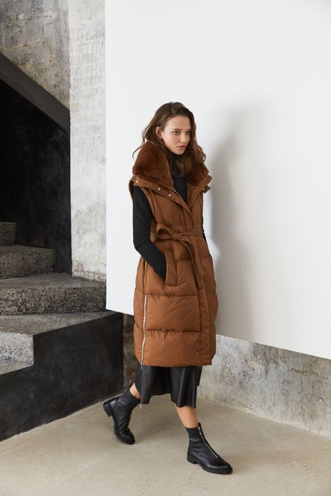 Clothes Brown, Maxi Vest, 2022 Aw, Yves Salomon, Its Fall, Earth Color, Winter Outerwear, Vogue Russia, Weekend Style