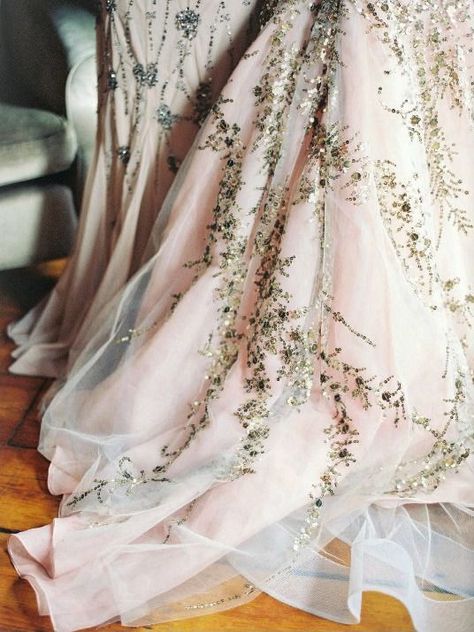 Gowns Aesthetic, Prom Elegant, Green Inspiration, Gowns Prom, Irish Wedding, Gowns Wedding, Gorgeous Gowns, Classy Women, Long Dresses